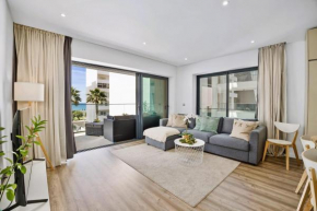Bright Modern Beachside Apartment with Pool & Seaview